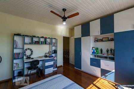 Casa à venda com 300m², 3 quartos e 4 vagas Casa à venda com 300m², 3 quartos e 4 vagasQuarto 2