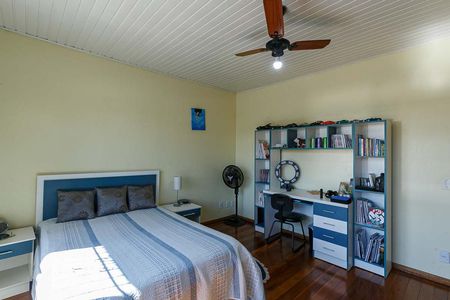 Casa à venda com 300m², 3 quartos e 4 vagas Casa à venda com 300m², 3 quartos e 4 vagasQuarto 2