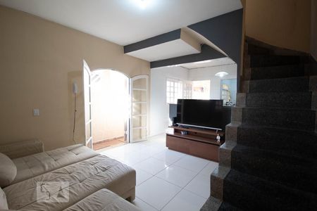 Sala de casa à venda com 4 quartos, 130m² em Jardim Cirino, Osasco