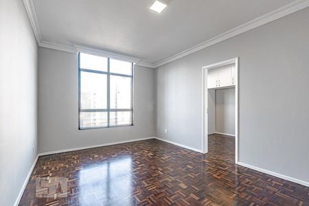 Sala de apartamento para alugar com 2 quartos, 70m² em Centro, Curitiba