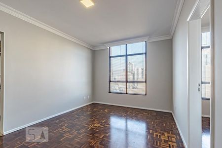 Sala de apartamento para alugar com 2 quartos, 70m² em Centro, Curitiba