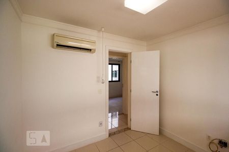 Quarto 1 de apartamento para alugar com 3 quartos, 82m² em Recreio dos Bandeirantes, Rio de Janeiro