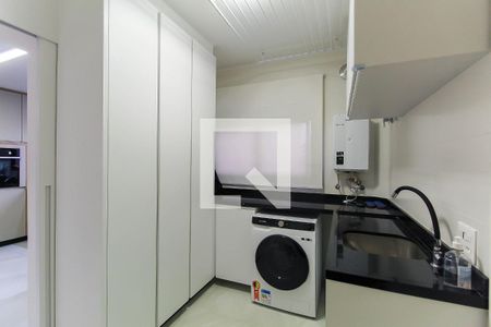 Apartamento à venda com 200m², 3 quartos e 2 vagas Apartamento à venda com 200m², 3 quartos e 2 vagasÁrea de Serviço