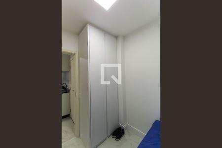 Apartamento à venda com 200m², 3 quartos e 2 vagas Apartamento à venda com 200m², 3 quartos e 2 vagasQuarto de Serviço