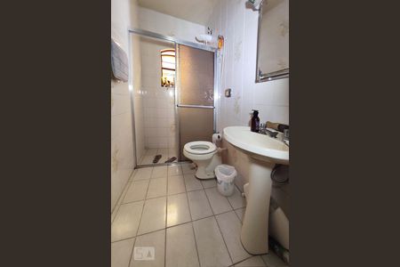 Casa à venda com 220m², 3 quartos e 2 vagas Casa à venda com 220m², 3 quartos e 2 vagasBanheiro