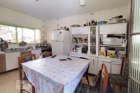 Casa à venda com 220m², 3 quartos e 2 vagas Casa à venda com 220m², 3 quartos e 2 vagasCozinha