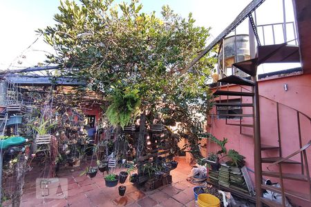 Casa à venda com 220m², 3 quartos e 2 vagas Casa à venda com 220m², 3 quartos e 2 vagasFundos