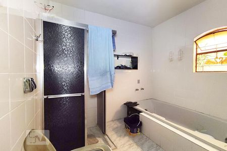 Casa à venda com 220m², 3 quartos e 2 vagas Casa à venda com 220m², 3 quartos e 2 vagasBanheiro 2