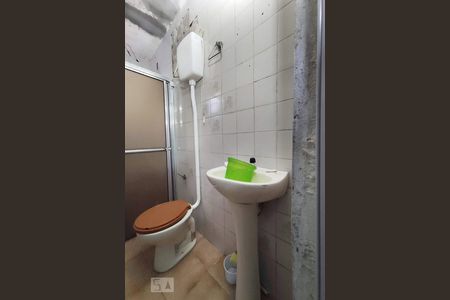 Casa à venda com 220m², 3 quartos e 2 vagas Casa à venda com 220m², 3 quartos e 2 vagasBanheiro de Serviço