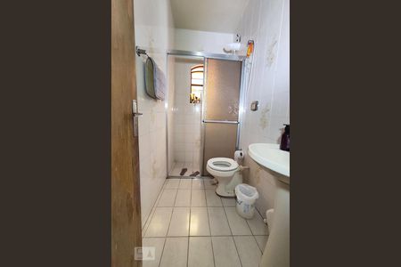 Casa à venda com 220m², 3 quartos e 2 vagas Casa à venda com 220m², 3 quartos e 2 vagasBanheiro