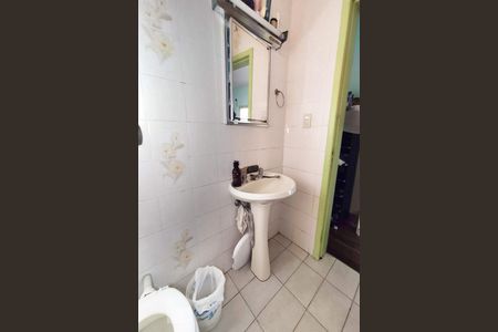 Casa à venda com 220m², 3 quartos e 2 vagas Casa à venda com 220m², 3 quartos e 2 vagasBanheiro