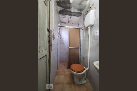 Casa à venda com 220m², 3 quartos e 2 vagas Casa à venda com 220m², 3 quartos e 2 vagasBanheiro de Serviço