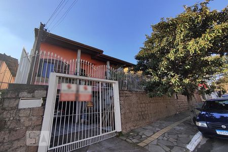 Casa à venda com 220m², 3 quartos e 2 vagas Casa à venda com 220m², 3 quartos e 2 vagasFachada