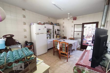 Casa à venda com 220m², 3 quartos e 2 vagas Casa à venda com 220m², 3 quartos e 2 vagasCozinha