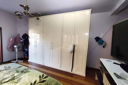 Casa à venda com 220m², 3 quartos e 2 vagas Casa à venda com 220m², 3 quartos e 2 vagasQuarto 1