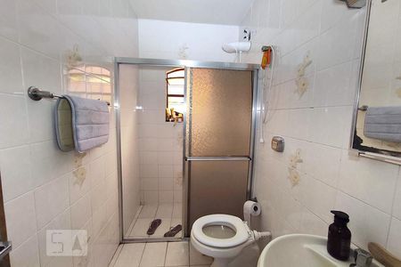 Casa à venda com 220m², 3 quartos e 2 vagas Casa à venda com 220m², 3 quartos e 2 vagasBanheiro