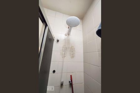 Casa à venda com 220m², 3 quartos e 2 vagas Casa à venda com 220m², 3 quartos e 2 vagasBanheiro 2