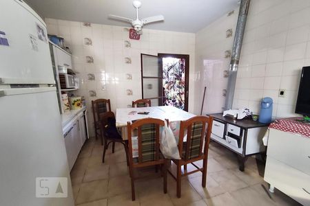 Casa à venda com 220m², 3 quartos e 2 vagas Casa à venda com 220m², 3 quartos e 2 vagasCozinha