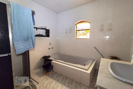 Casa à venda com 220m², 3 quartos e 2 vagas Casa à venda com 220m², 3 quartos e 2 vagasBanheiro 2