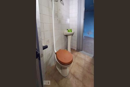 Casa à venda com 220m², 3 quartos e 2 vagas Casa à venda com 220m², 3 quartos e 2 vagasBanheiro de Serviço