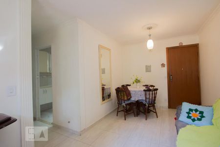 Sala 1 de apartamento para alugar com 2 quartos, 50m² em Parque Pinheiros, Taboão da Serra