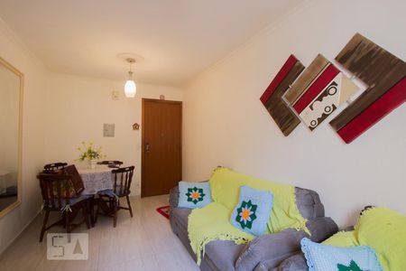 Sala 1 de apartamento para alugar com 2 quartos, 50m² em Parque Pinheiros, Taboão da Serra