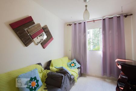 Sala 1 de apartamento para alugar com 2 quartos, 50m² em Parque Pinheiros, Taboão da Serra