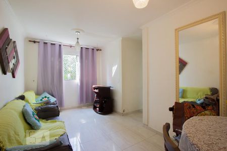 Sala 1 de apartamento para alugar com 2 quartos, 50m² em Parque Pinheiros, Taboão da Serra