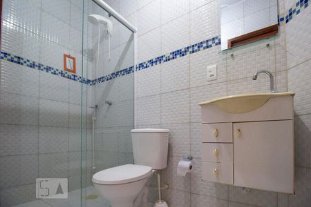 Banheiro 01 de casa para alugar com 2 quartos, 64m² em Ribeirão da Ilha, Florianópolis