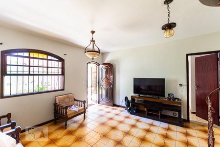 Sala de casa para alugar com 3 quartos, 360m² em Piratininga, Niterói