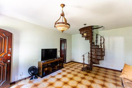 Sala de casa para alugar com 3 quartos, 360m² em Piratininga, Niterói