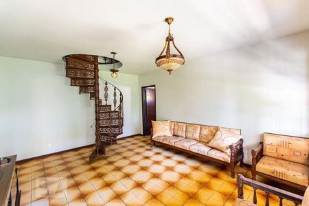 Sala de casa para alugar com 3 quartos, 360m² em Piratininga, Niterói