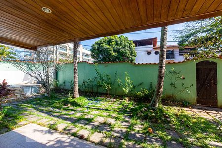 Vista da Sala de casa para alugar com 3 quartos, 360m² em Piratininga, Niterói