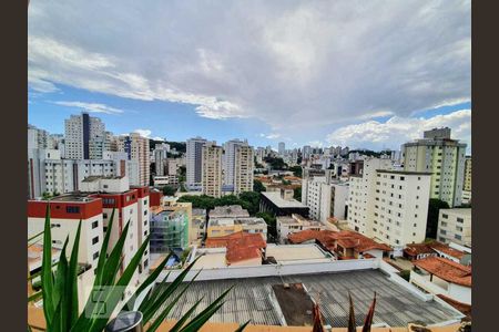 Vista de apartamento à venda com 4 quartos, 130m² em Santo Antônio, Belo Horizonte
