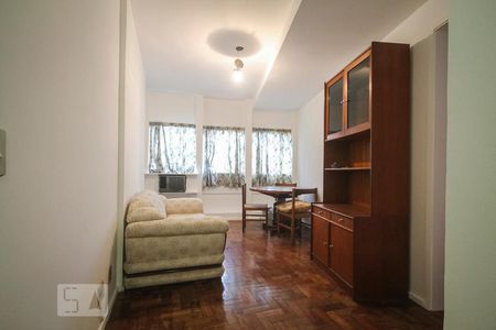 Sala de apartamento para alugar com 1 quarto, 36m² em Barra da Tijuca, Rio de Janeiro