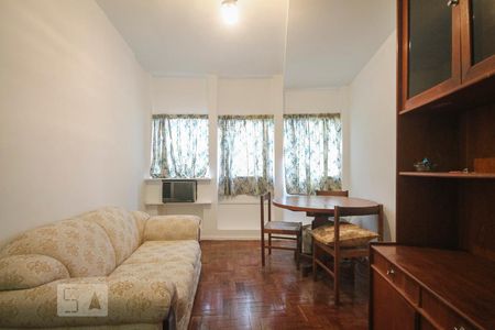 Sala de apartamento para alugar com 1 quarto, 36m² em Barra da Tijuca, Rio de Janeiro