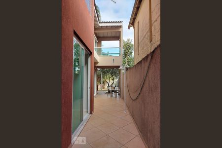 Casa à venda com 500m², 4 quartos e 4 vagas Casa à venda com 500m², 4 quartos e 4 vagasCorredor