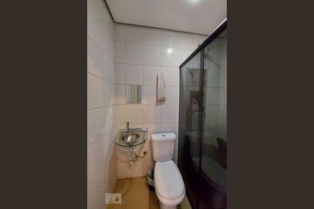 Casa à venda com 500m², 4 quartos e 4 vagas Casa à venda com 500m², 4 quartos e 4 vagasBanheiro área externa