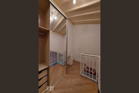 Casa à venda com 500m², 4 quartos e 4 vagas Casa à venda com 500m², 4 quartos e 4 vagasQuarto 4 closet