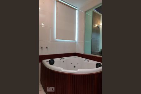 Casa à venda com 500m², 4 quartos e 4 vagas Casa à venda com 500m², 4 quartos e 4 vagasQuarto 3 + suíte