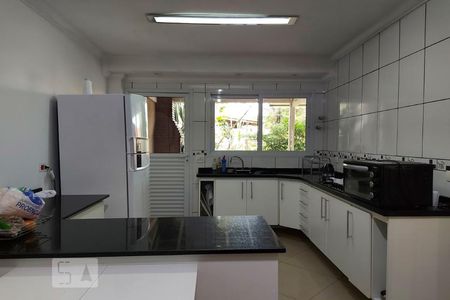 Casa à venda com 500m², 4 quartos e 4 vagas Casa à venda com 500m², 4 quartos e 4 vagasCozinha