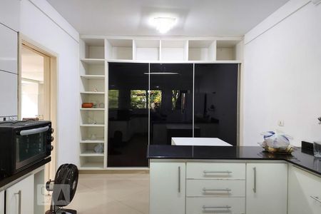 Casa à venda com 500m², 4 quartos e 4 vagas Casa à venda com 500m², 4 quartos e 4 vagasCozinha