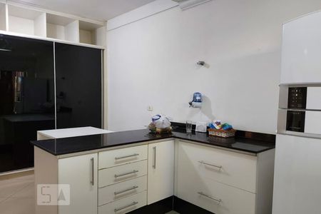 Casa à venda com 500m², 4 quartos e 4 vagas Casa à venda com 500m², 4 quartos e 4 vagasCozinha