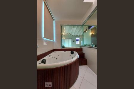 Casa à venda com 500m², 4 quartos e 4 vagas Casa à venda com 500m², 4 quartos e 4 vagasQuarto 3 + suíte