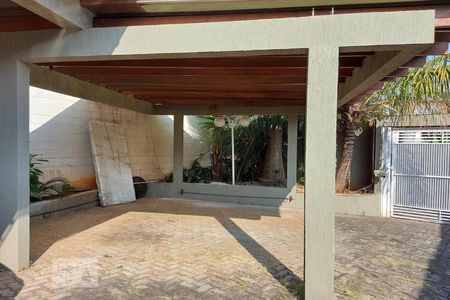 Casa à venda com 500m², 4 quartos e 4 vagas Casa à venda com 500m², 4 quartos e 4 vagasGaragem