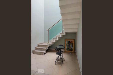 Casa à venda com 500m², 4 quartos e 4 vagas Casa à venda com 500m², 4 quartos e 4 vagasSala