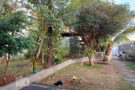 Casa à venda com 500m², 4 quartos e 4 vagas Casa à venda com 500m², 4 quartos e 4 vagasJardim