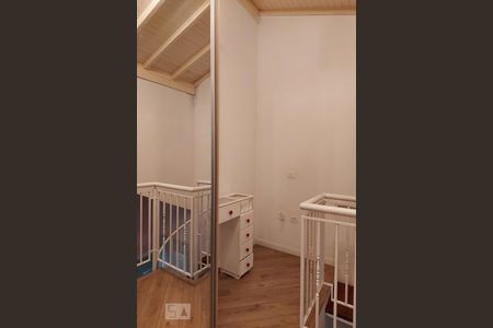 Casa à venda com 500m², 4 quartos e 4 vagas Casa à venda com 500m², 4 quartos e 4 vagasQuarto 4 closet