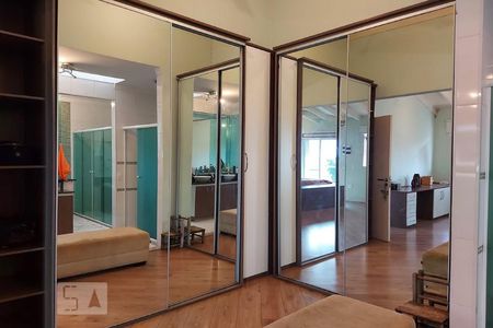 Casa à venda com 500m², 4 quartos e 4 vagas Casa à venda com 500m², 4 quartos e 4 vagasQuarto 3 + suíte