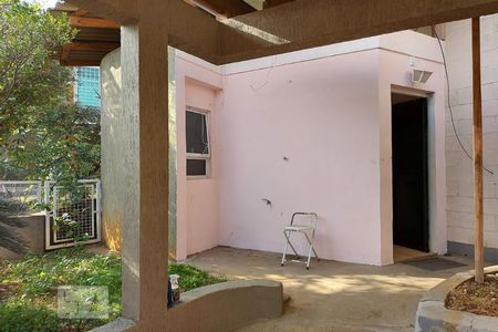 Casa à venda com 500m², 4 quartos e 4 vagas Casa à venda com 500m², 4 quartos e 4 vagasQuarto área externa